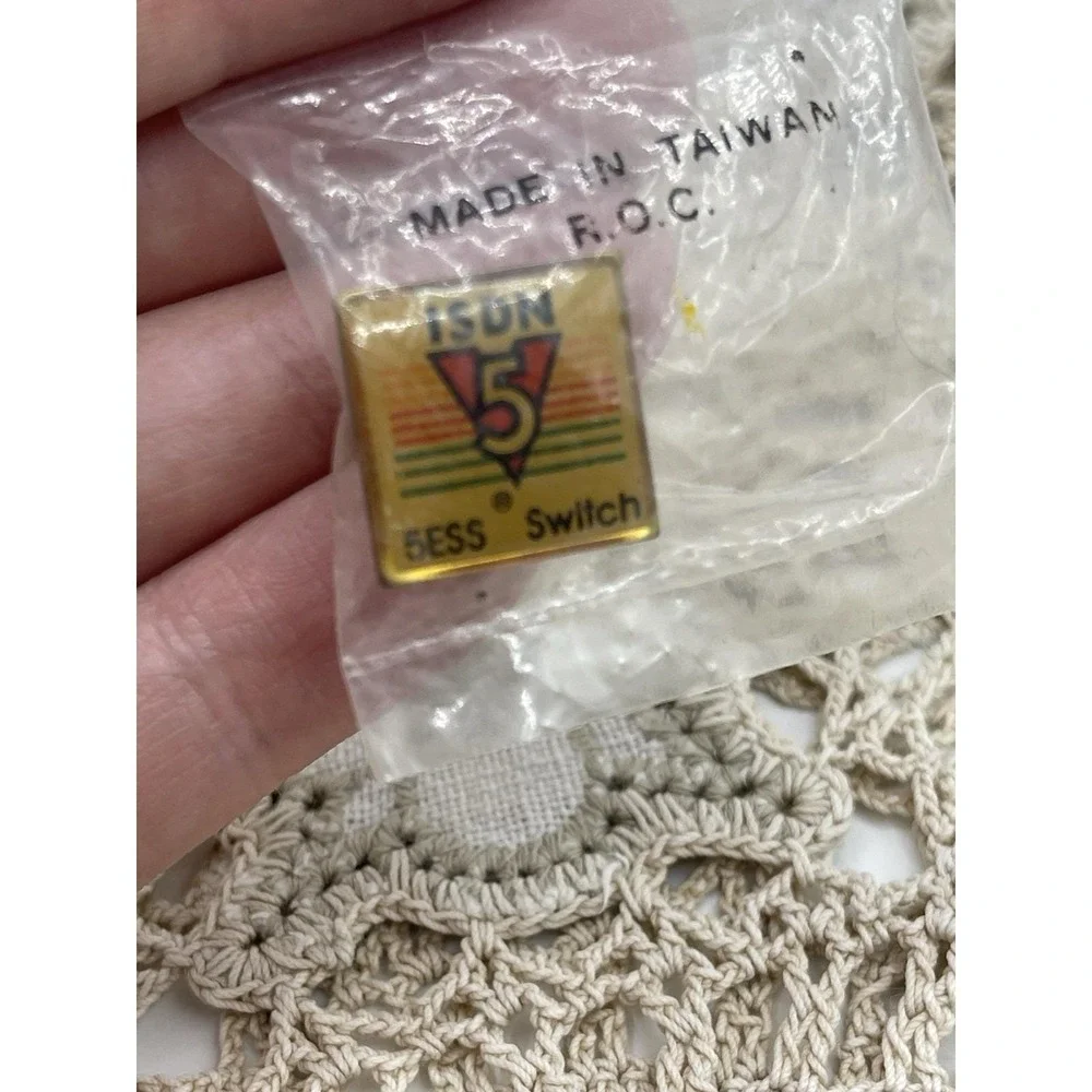 Vintage - ISDN 5ESS Switch - Taiwan -‎  Hat/Lapel/Shirt Pin/Badge